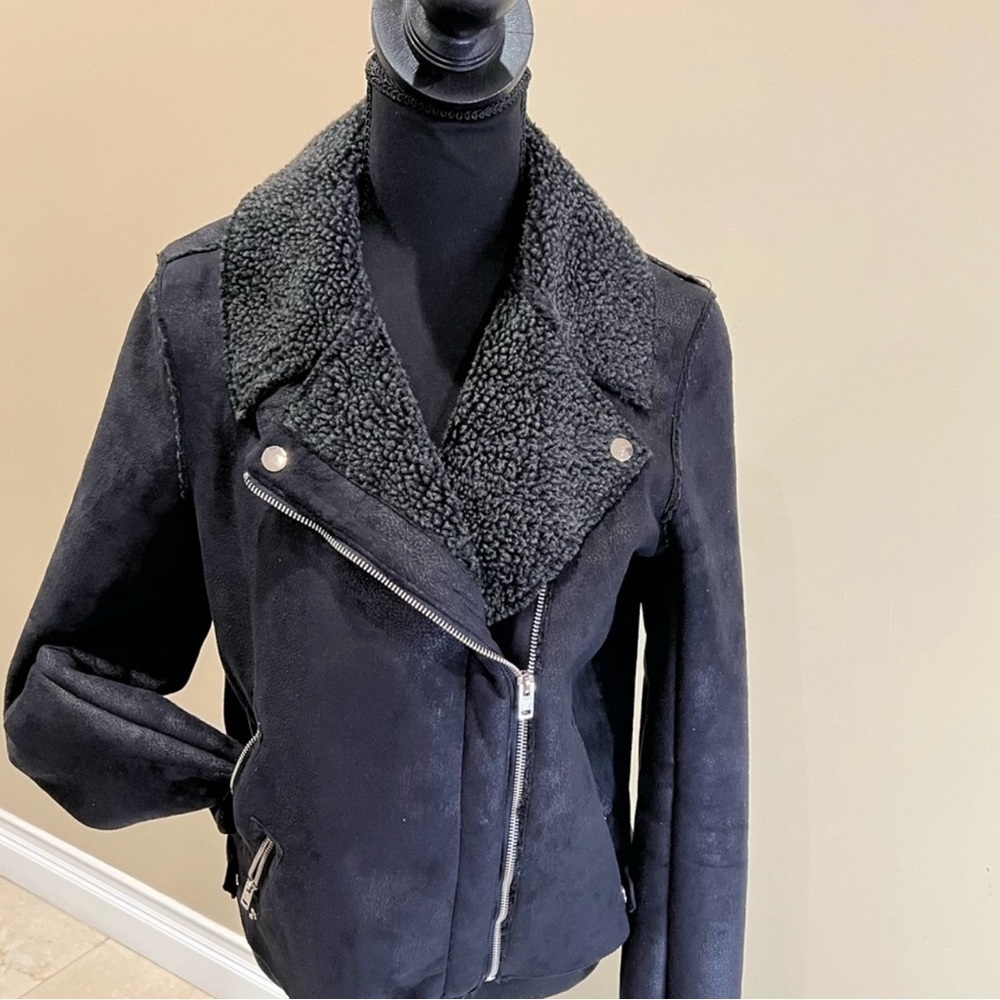 American Eagle 🦅 Outfitters Faux shearling jacket
